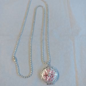 Aromatherapy necklace